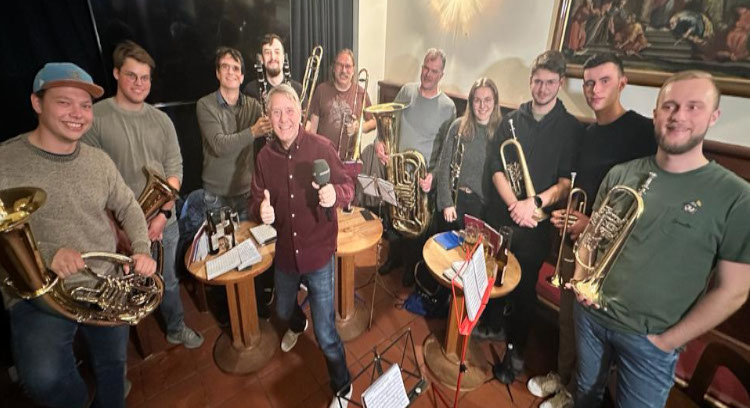 Franz Moosbauer besucht die Ohrwaschlschinder zu Aufnahmen für die Sendung Franzes Musikstunde